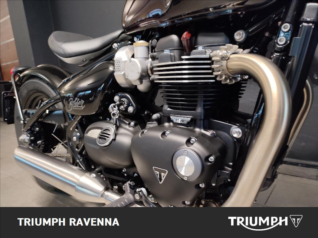 TRIUMPH Bonneville 1200 Bobber Stealth Edition