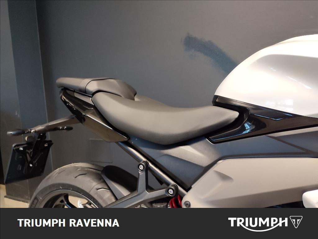 TRIUMPH Daytona 660 Abs